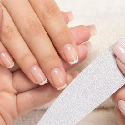 04. Manucure avec vernis de gel français - Premium  chez Ongles & Design - Seulement $50! Shop now at Ongles & Design
