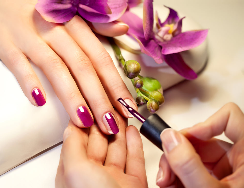 03. Manucure avec vernis de couleur en gel - Premium  chez Ongles & Design - Seulement $40! Shop now at Ongles & Design